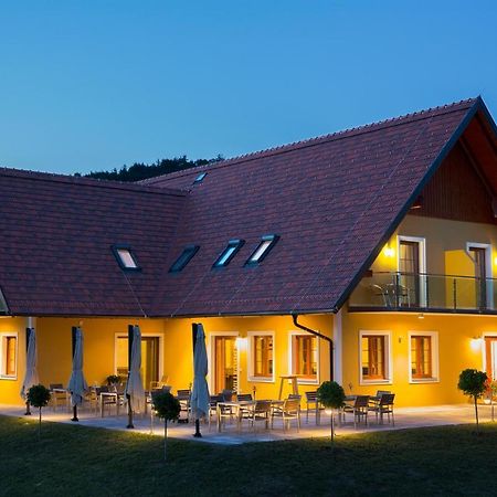 Weingut-Gaestezimmer Uhl Ratsch an der Weinstraße Exterior foto