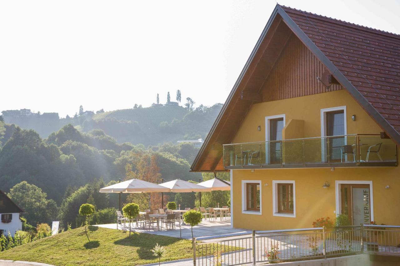 Weingut-Gaestezimmer Uhl Ratsch an der Weinstraße Exterior foto