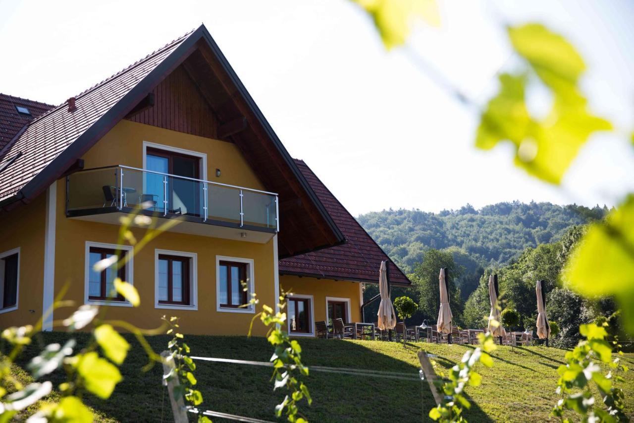 Weingut-Gaestezimmer Uhl Ratsch an der Weinstraße Exterior foto