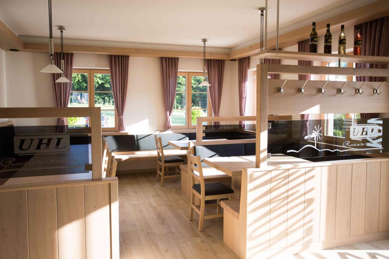Weingut-Gaestezimmer Uhl Ratsch an der Weinstraße Exterior foto