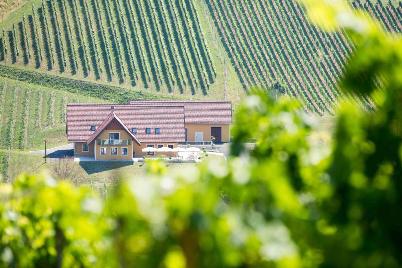 Weingut-Gaestezimmer Uhl Ratsch an der Weinstraße Exterior foto