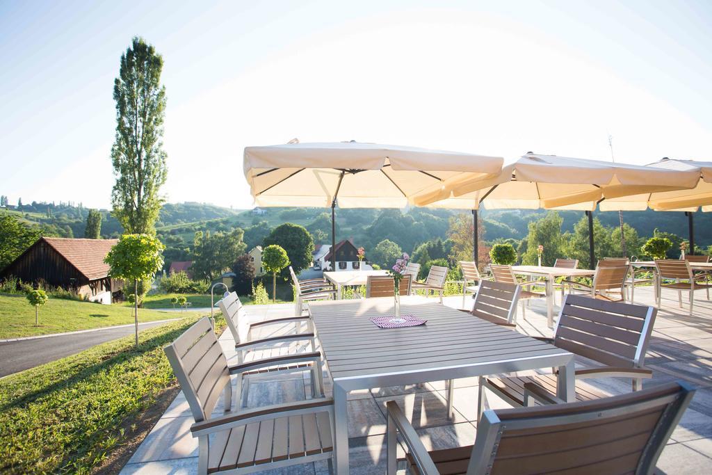 Weingut-Gaestezimmer Uhl Ratsch an der Weinstraße Exterior foto